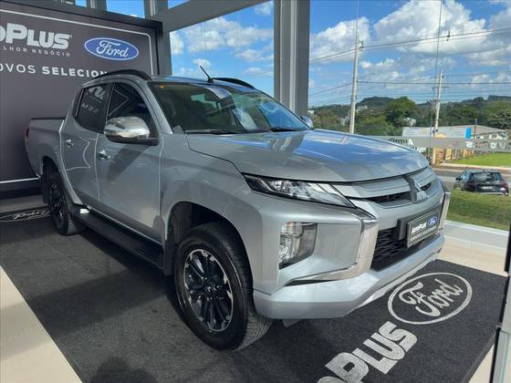MITSUBISHI L200 TRITON 2.4 16V TURBO DIESEL SPORT HPE CD 4P 4X4 AUTOMÁTICO MITSUBISHI L200 TRITON 2.4 16V TURBO DIESEL SPORT HPE CD 4P 4X4 AUTOMÁTICO